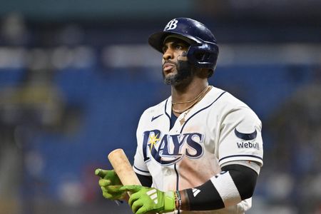Tampa Bay’s Yandy Diaz Exits With Shoulder Strain, Expected Back Soon