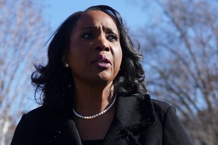 Supreme Court Blocks Trump’s Attempt to Fire Fed Governor Lisa Cook