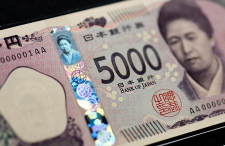 Japanese Yen Sinks to 40-Year Low, Raising Intervention Fears