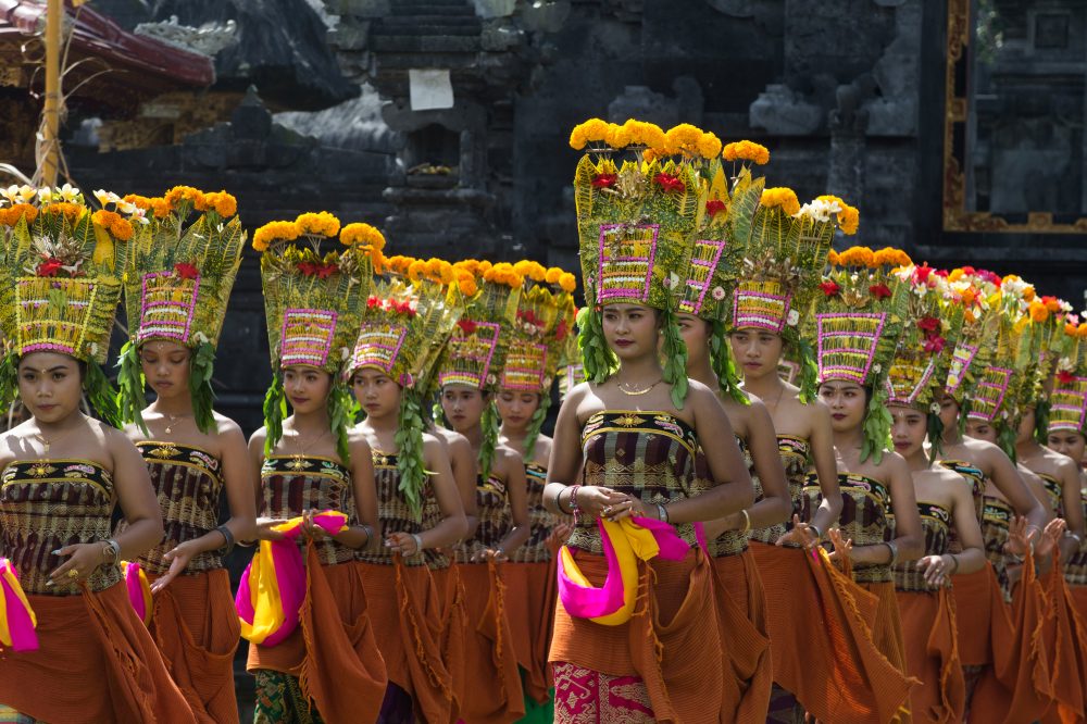 Teen Girls in Bali Perform Sacred Rejang Dance During Hindu Holiday
