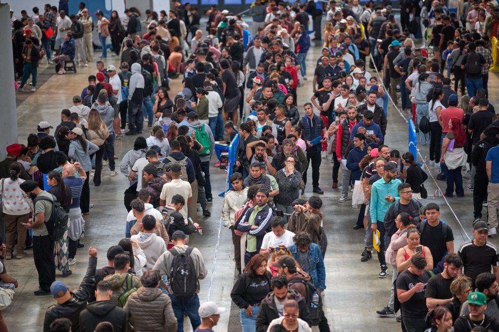 Spain’s Immigrant Legalization Push Draws Nearly 1 Million Applicants