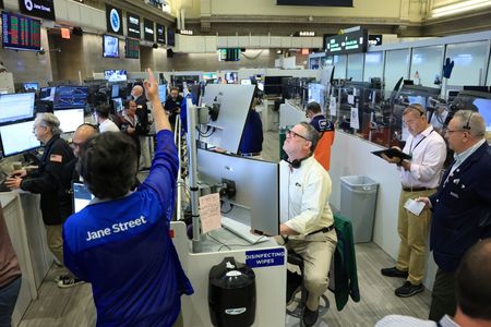 Are US Stocks in a Bubble? Warning Signs Flash Amid Tech Selloff