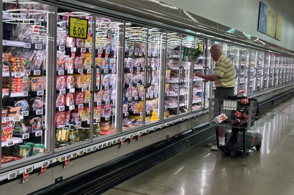 Consumer Confidence Edges Up as Gas Prices Drop, But Americans Still Pessimistic