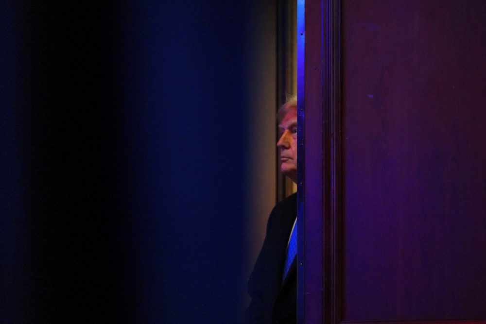 Trump Book ‘Regime Change’ Tops 300,000 Sales in First Week