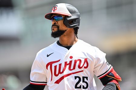 Twins CF Byron Buxton Sidelined with Right Hip Impingement