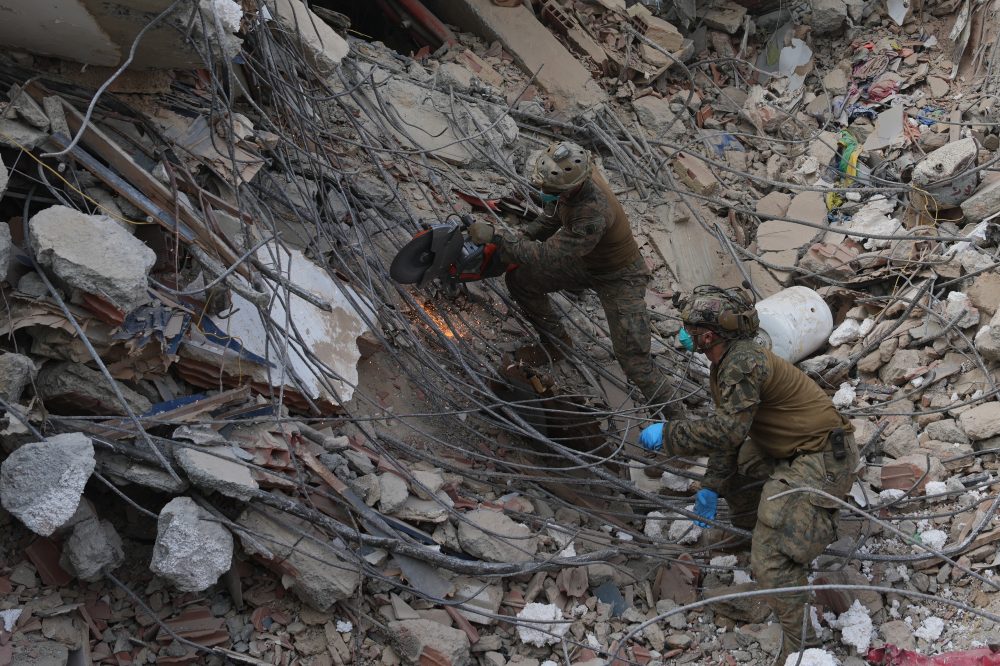 Venezuela Earthquake Victims Abandoned as Government Response Crumbles