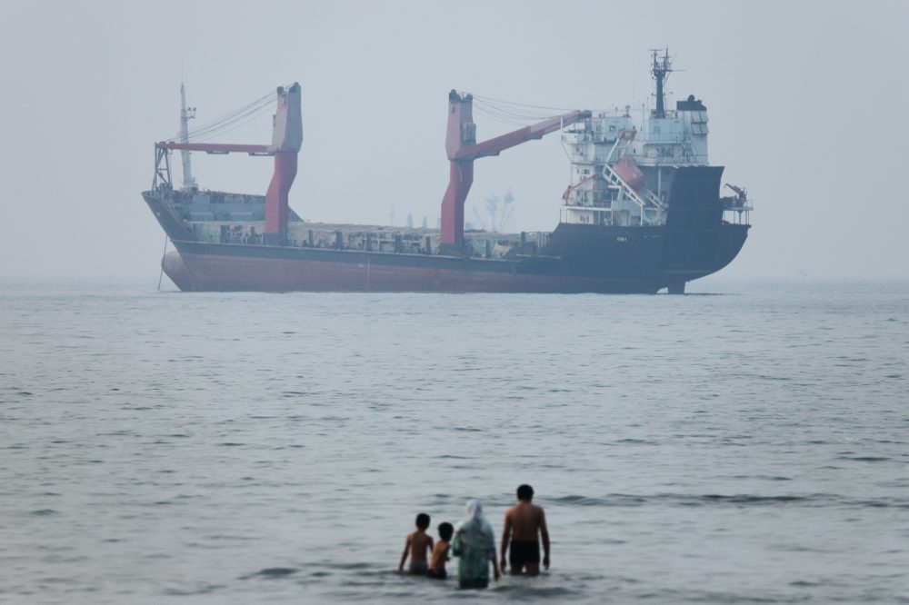 Foreign Ship Runs Aground in Strait of Hormuz After Ignoring Iran’s Route Orders