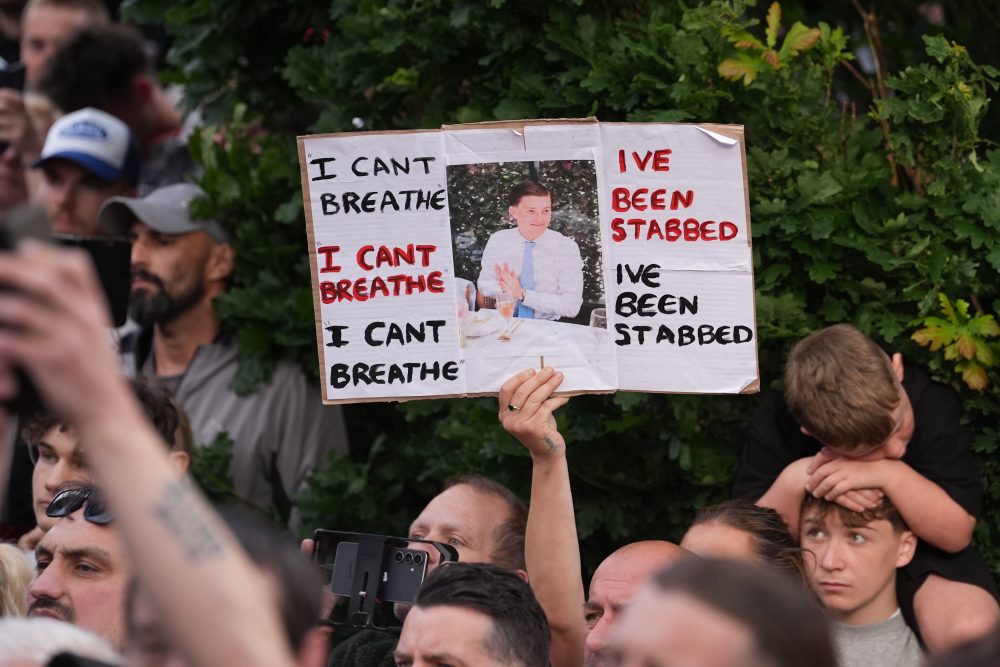 UK Officers Face Misconduct Probe After Handcuffing Dying Stabbing Victim