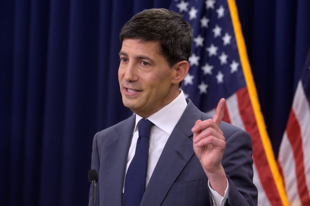New Fed Chair Warsh Vows Independence, Targets Inflation Over Rate Cuts
