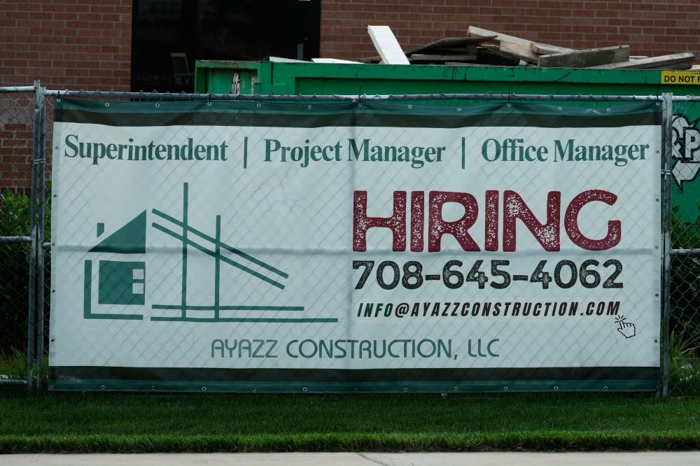 Weekly Jobless Claims Dip to 215,000 as U.S. Layoffs Stay Low