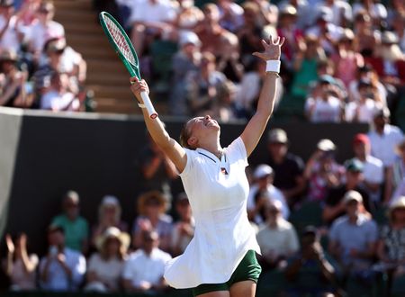 Anisimova Battles Back to Reach Wimbledon Third Round in All-American Clash