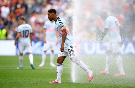 Water Breaks at the World Cup: Refreshing Pause or Game-Changer?