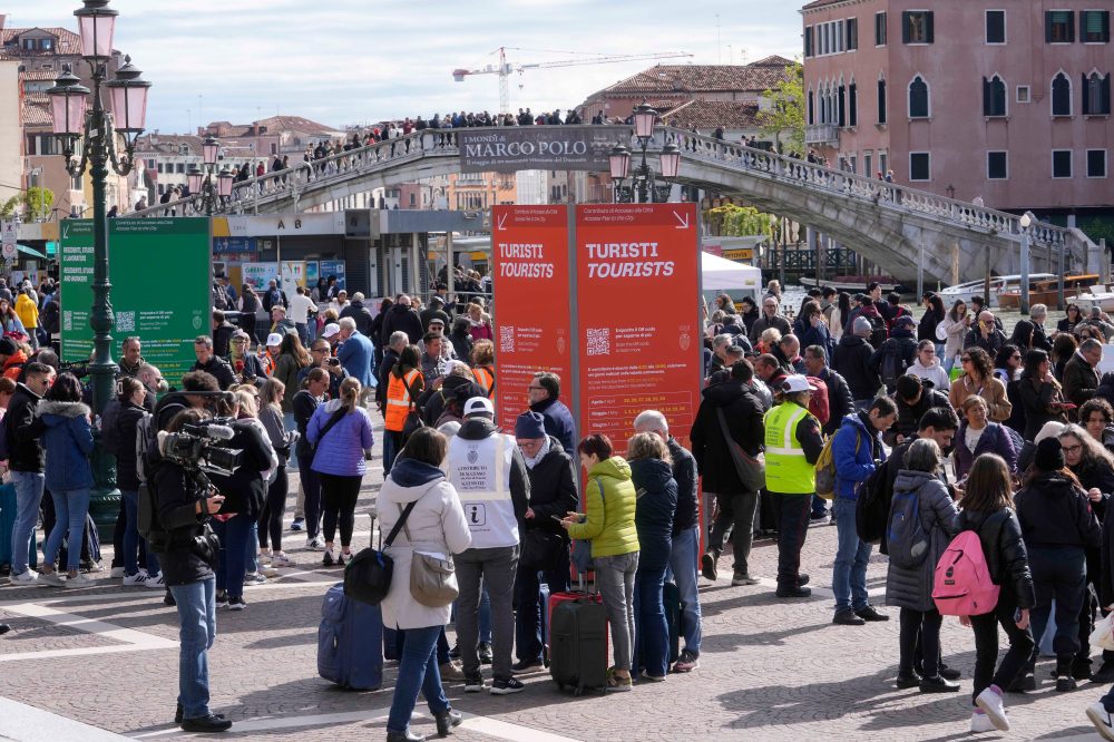 Venice Mayor Eyes Surge Pricing for Tourists, Up to 50 Euros on Busiest Days