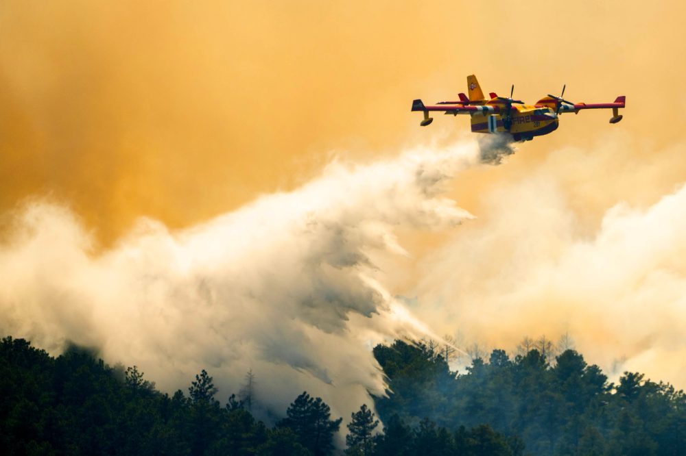 Colorado Wildfire Forces Mass Evacuations, Destroys Over 160 Structures Near Denver