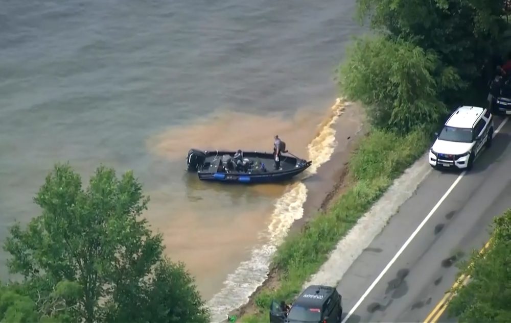 3 Killed After Boat Capsizes on Wisconsin Lake During Powerful Storm