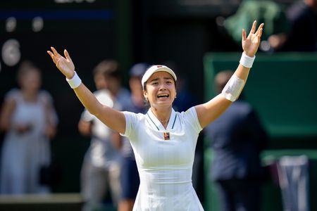Major Upsets Rock Wimbledon Women’s Draw as Top Seeds Swiatek and Rybakina Eliminated