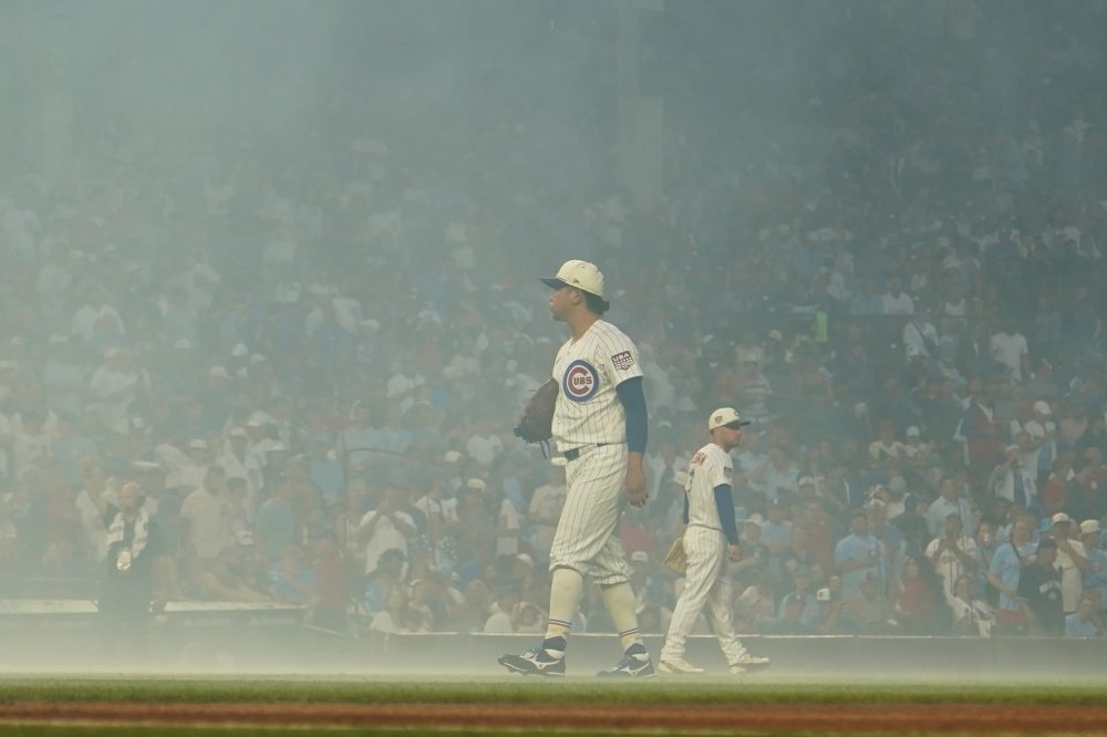 Fog Halts Cubs-Cardinals Game at Wrigley, Fans Break Into Song