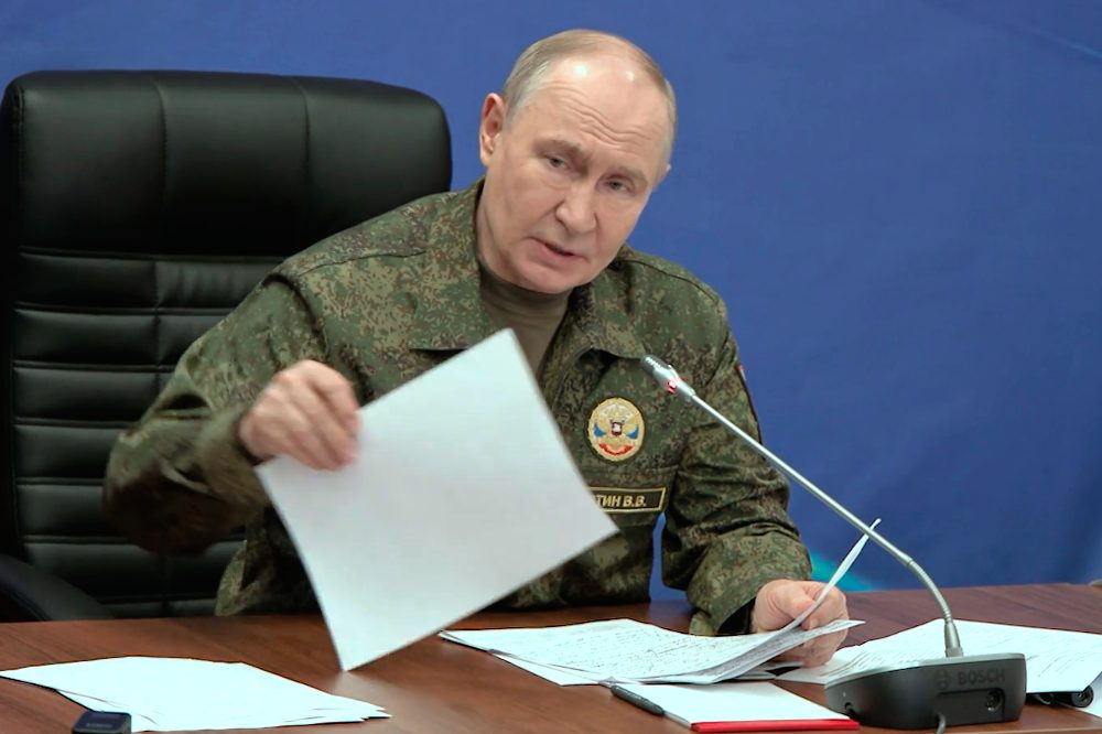 One Dead in Crimea Strike as Putin and Zelenskyy Each Call Trump