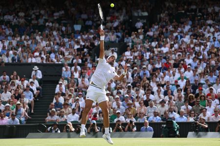 Djokovic Sets Wimbledon Win Record, Advances to Quarter-Finals