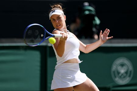 Czech Star Noskova Beats Keys to Reach First Wimbledon Quarterfinal