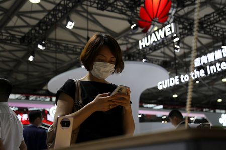 China Smartphone Sales Tumble 13% During Major Shopping Festival