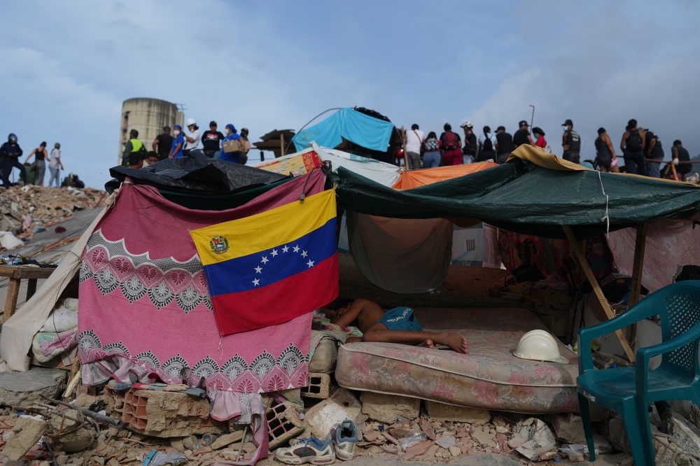 Earthquake Destroys Venezuelan Coastal Town Where Rich and Poor Lived Side by Side