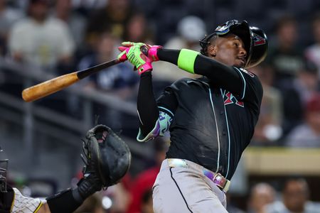 Arizona Diamondbacks Crush Padres 8-0 Behind Three Home Runs
