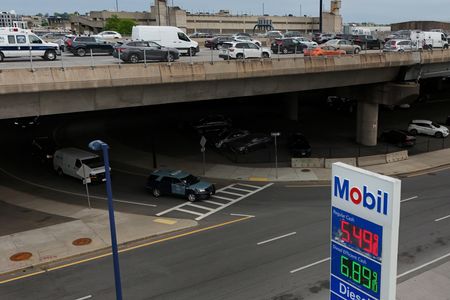 Fed Survey: Americans Expect Higher Inflation in Near Term Despite Easing Gas Prices