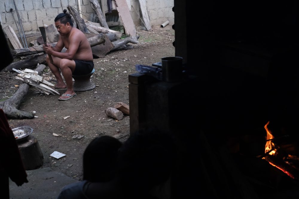 An Indian Family Turns to Firewood as War Drives Up Fuel Costs