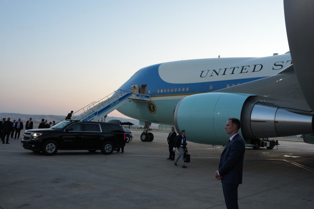 Trump Ditches Qatar-Gifted Jet, Flies Home from Turkey in Older Air Force One