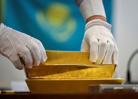 HSBC Slashes Gold Price Outlook Amid Fed Hawkishness and Dollar Strength