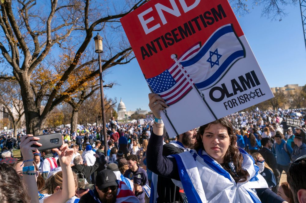 Poll: Most Jewish Americans Feel Abandoned by Both Parties and Trump