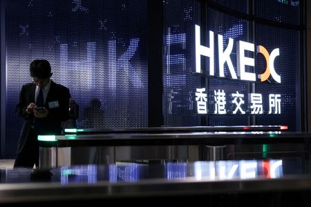 Apple Supplier Luxshare Stumbles in Hong Kong’s Biggest IPO of 2025