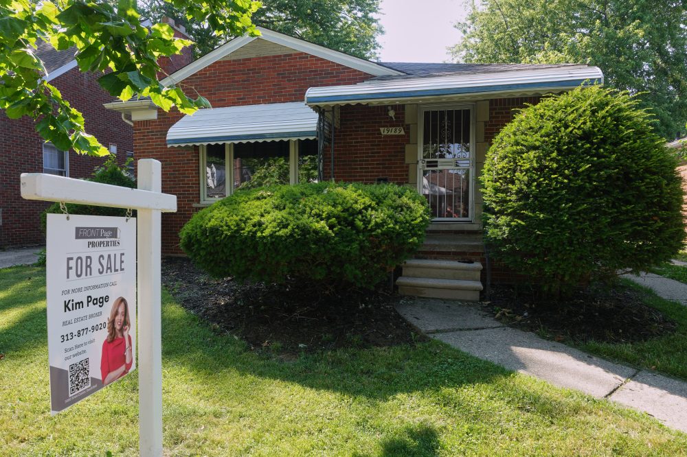 US Home Prices Reach Record High as Sales Slow and Rates Rise