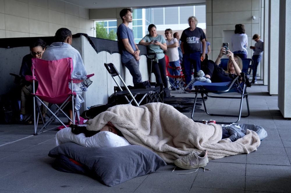 Crowds Camp Overnight for Seats at Hearing in Charlie Kirk Killing Case