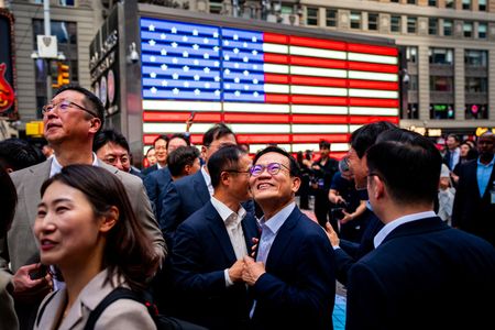 SK Hynix Shares Surge 14% on First Day of Nasdaq Trading