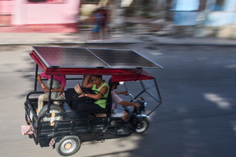 Solar Tricycles Replace Cuba’s Classic Cars Amid Fuel Crisis and Blackouts