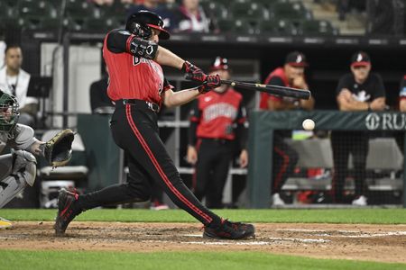 Peters Hits for Cycle, White Sox Crush Athletics 14-1 in MLB Action