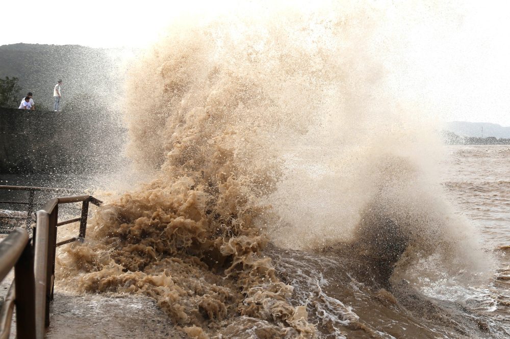 Typhoon Bavi Hammers Eastern China; Over 2 Million Forced to Evacuate
