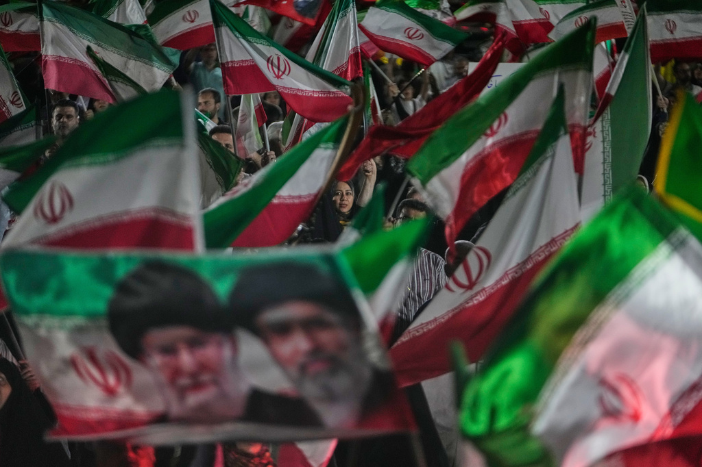 U.S. Military Launches Massive Strike on Iranian Targets Near Strait of Hormuz