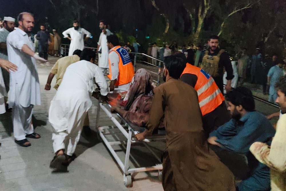 Twin Militant Attacks Kill 3 Officers, Wound 20 in Northwest Pakistan