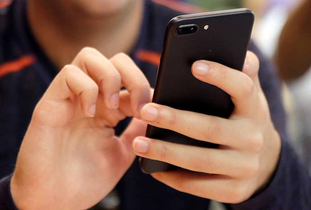 Is Your Phone Hurting Your Hands? Here’s What You Can Do About It