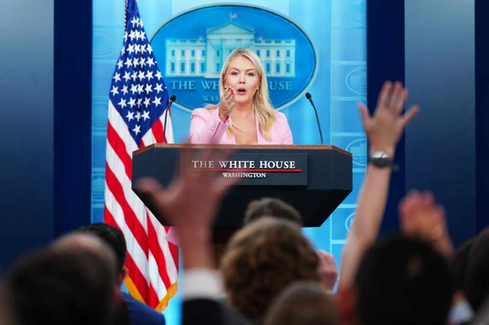 White House Teleprompter Operator on Unpaid Leave Over Alleged Insider Betting