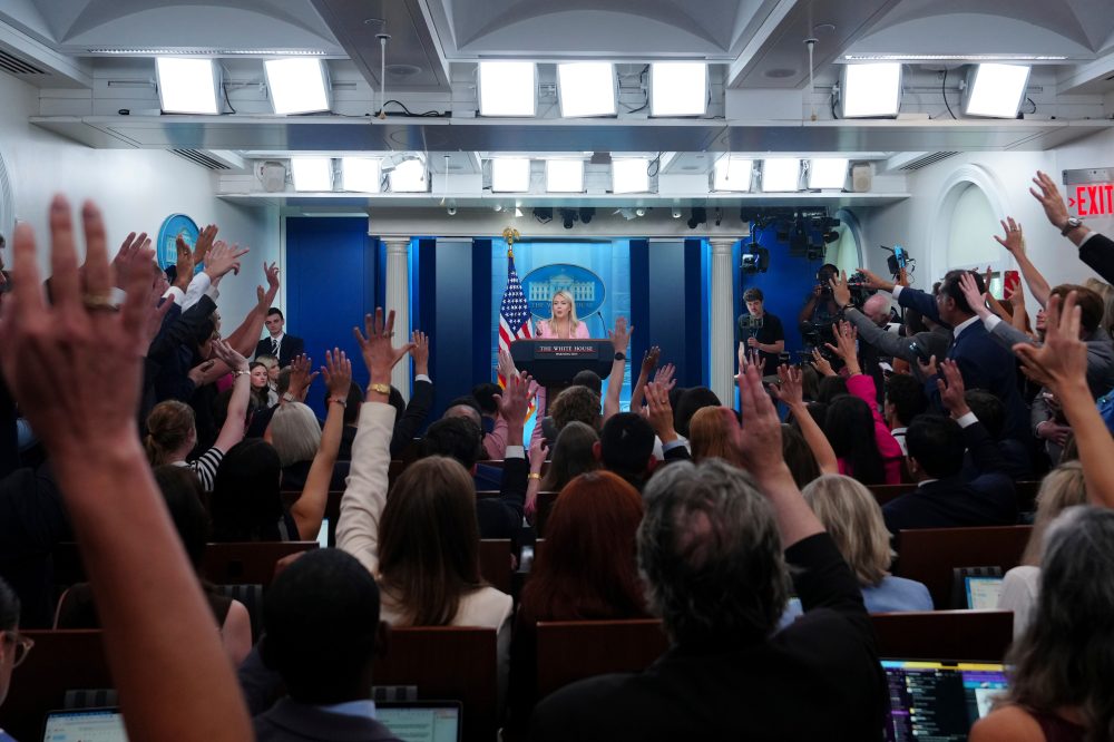 Trump Admin Slashes Foreign Journalist Visas to 240 Days, Chinese Reporters Get Just 90