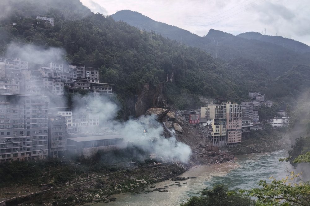 Landslide in Southwest China Buries Buildings, Rescue Teams Search for Survivors
