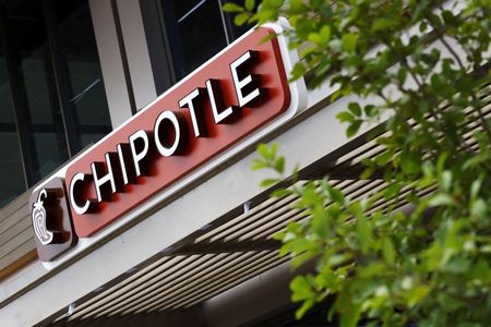 Wendy’s and Chipotle Clear Themselves Amid Taco Bell Lettuce Outbreak