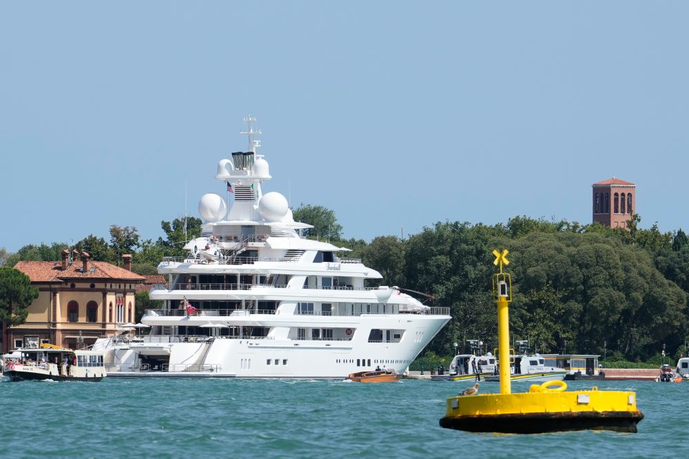 Protests Greet U.S. Ambassador’s Luxury Yacht in Venice During Diplomacy Tour