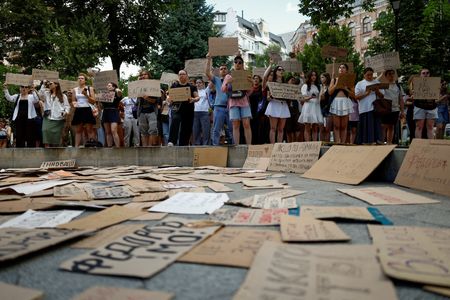Ukrainians Rally for Second Day Demanding Removal of Military Commander