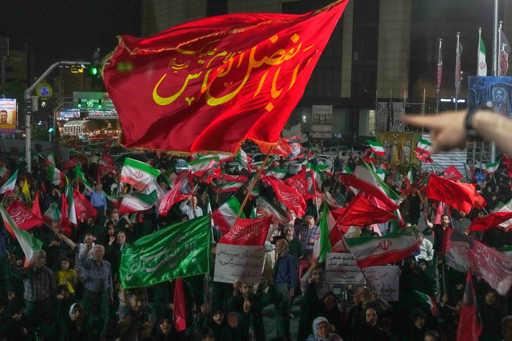 US and Iran Exchange Strikes as Strait of Hormuz Battle Escalates