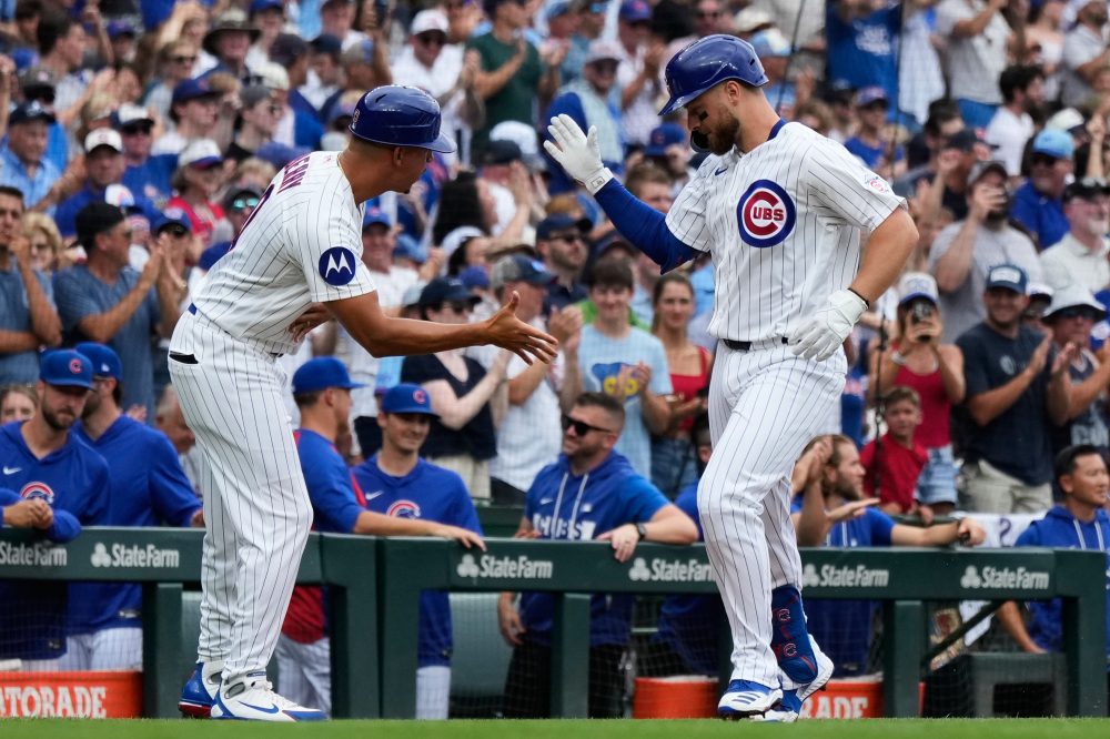 Anthony Rizzo Catches Former Team’s Homer Ball at Wrigley Field Celebration